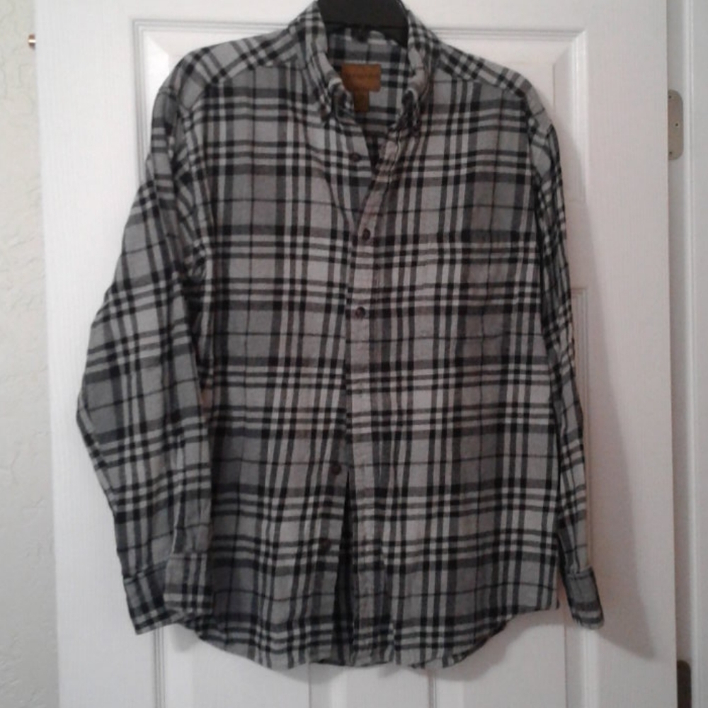 Men's long sleeve flannel shirt.